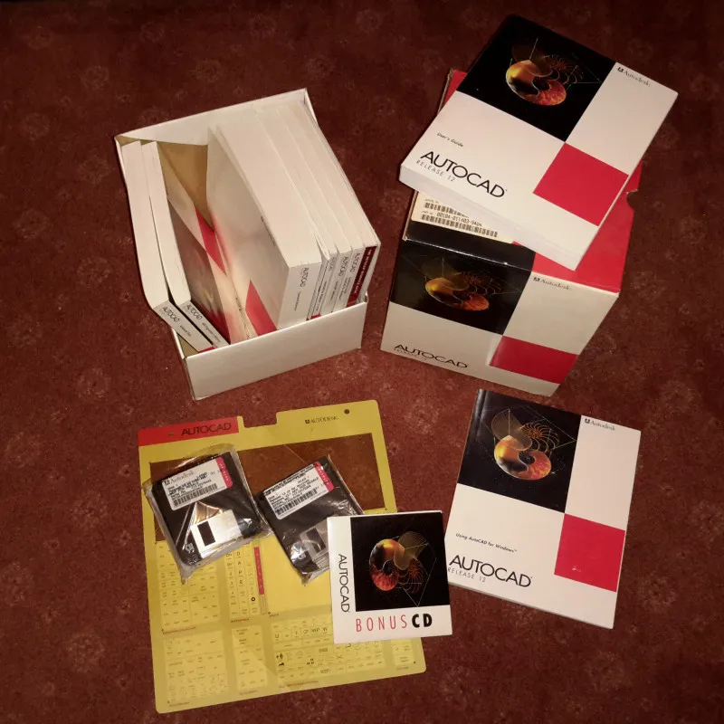 Screenshot der Benutzeroberfläche von AutoCAD Release 12 mit geöffnetem Zeichenbereich