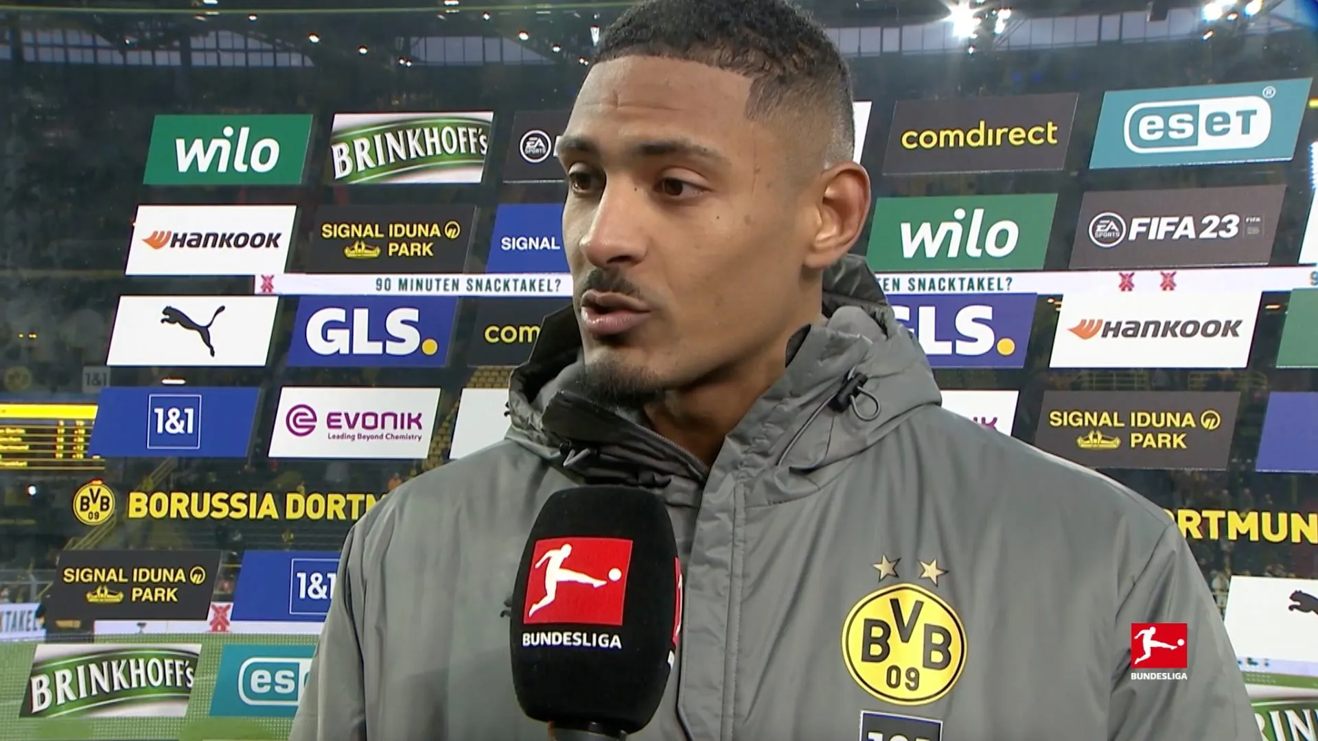 Sébastien Haller bejubelt sein emotionales erstes Bundesliga-Tor für Borussia Dortmund nach seiner Rückkehr