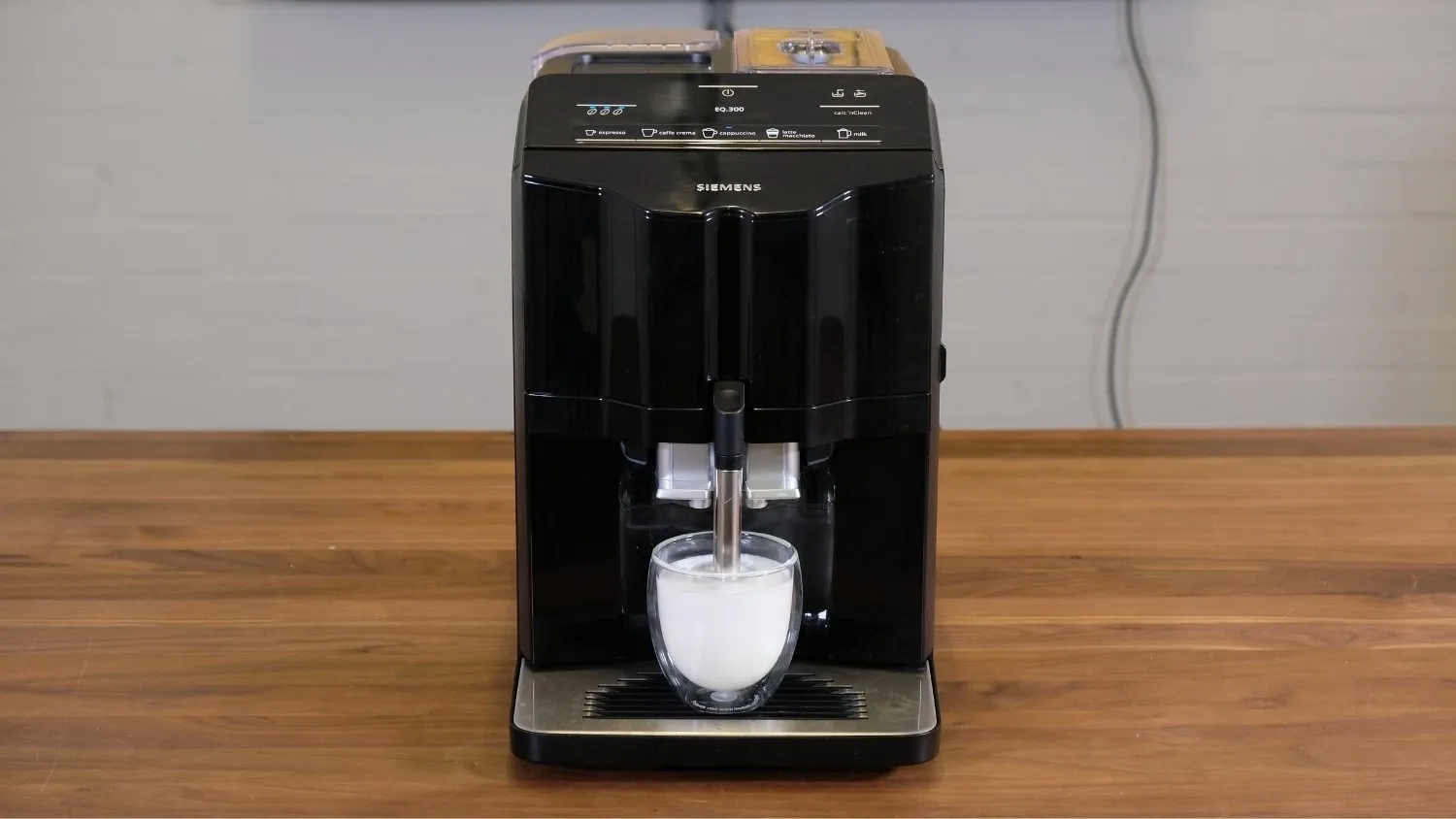 Siemens EQ.300 Milchsystem im Detail