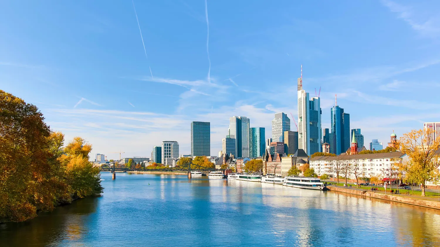 Skyline von Frankfurt im Herbst