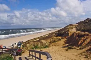 Sonnenuntergang am Sandstrand von Wenningstedt auf Sylt mit Blick auf das Meer
