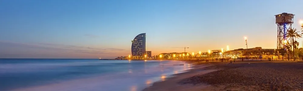 Sonnenuntergang am Strand von Barcelona