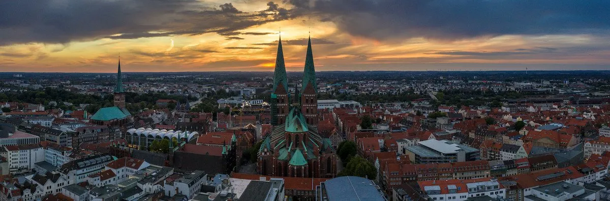 Sonnenuntergang über Lübeck Dom