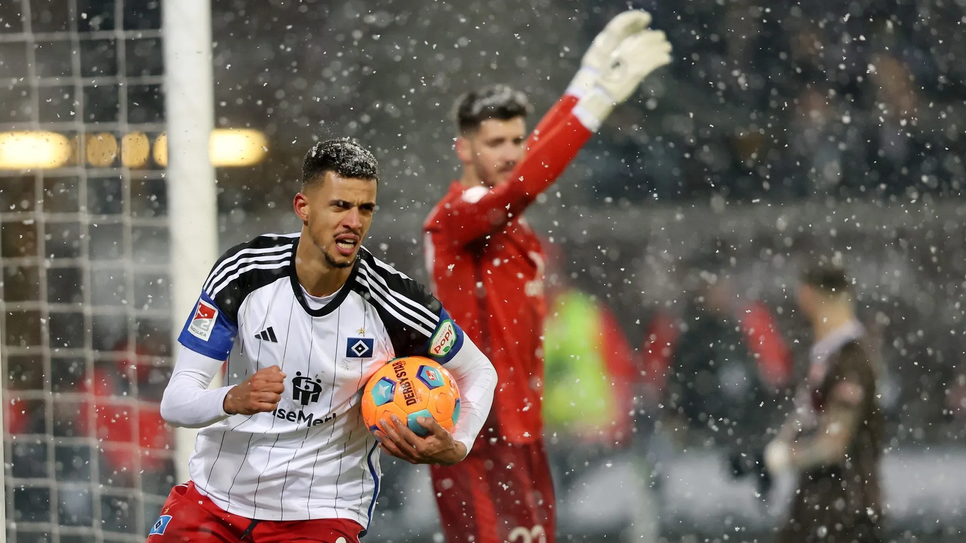 Spannende Szenen, als Hamburg in der Saison 2023/24 nach einem bemerkenswerten Eigentor noch ein Unentschieden erkämpfte.