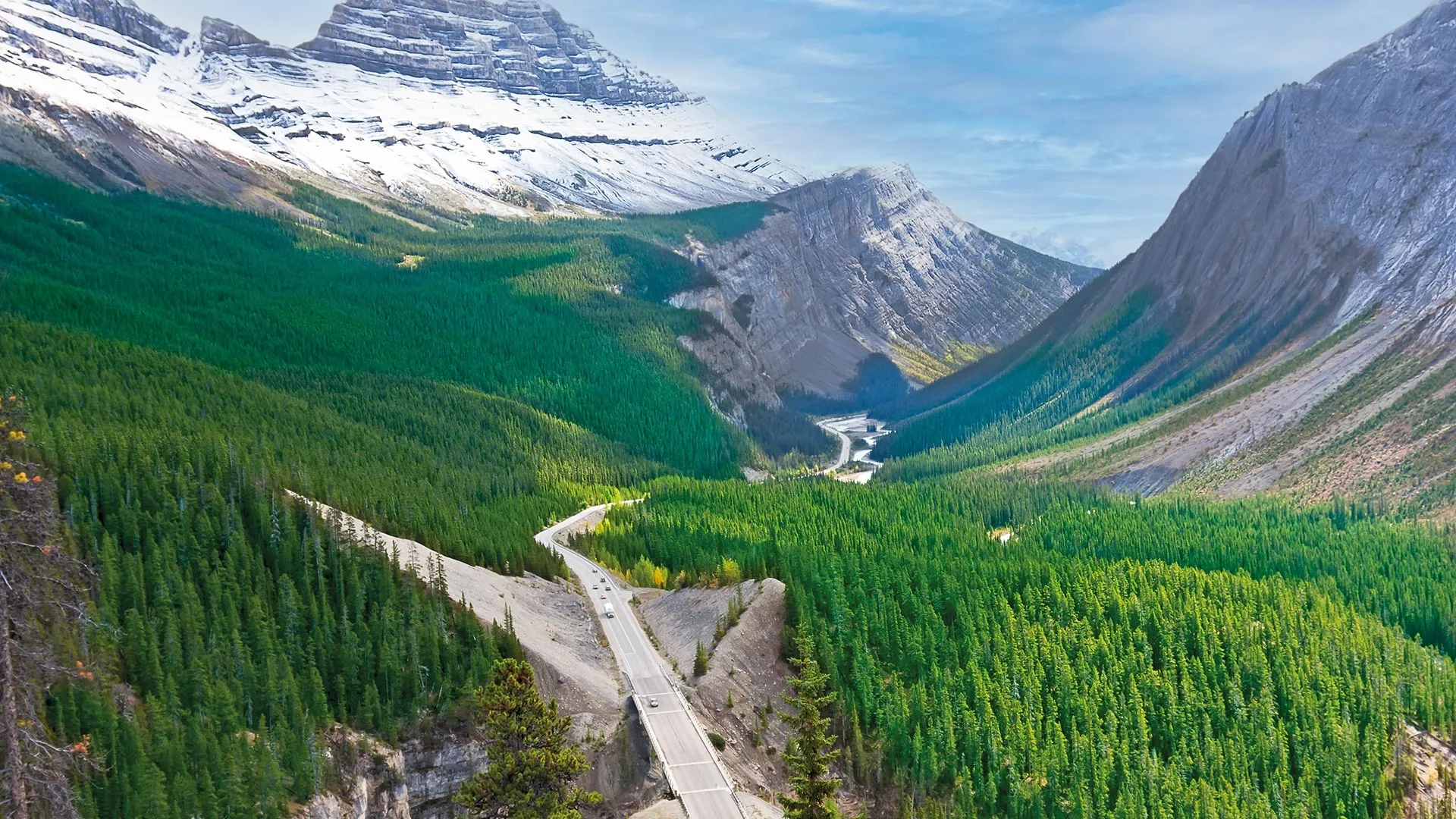 Spektakuläre Gletscherlandschaft entlang des Icefields Parkway.