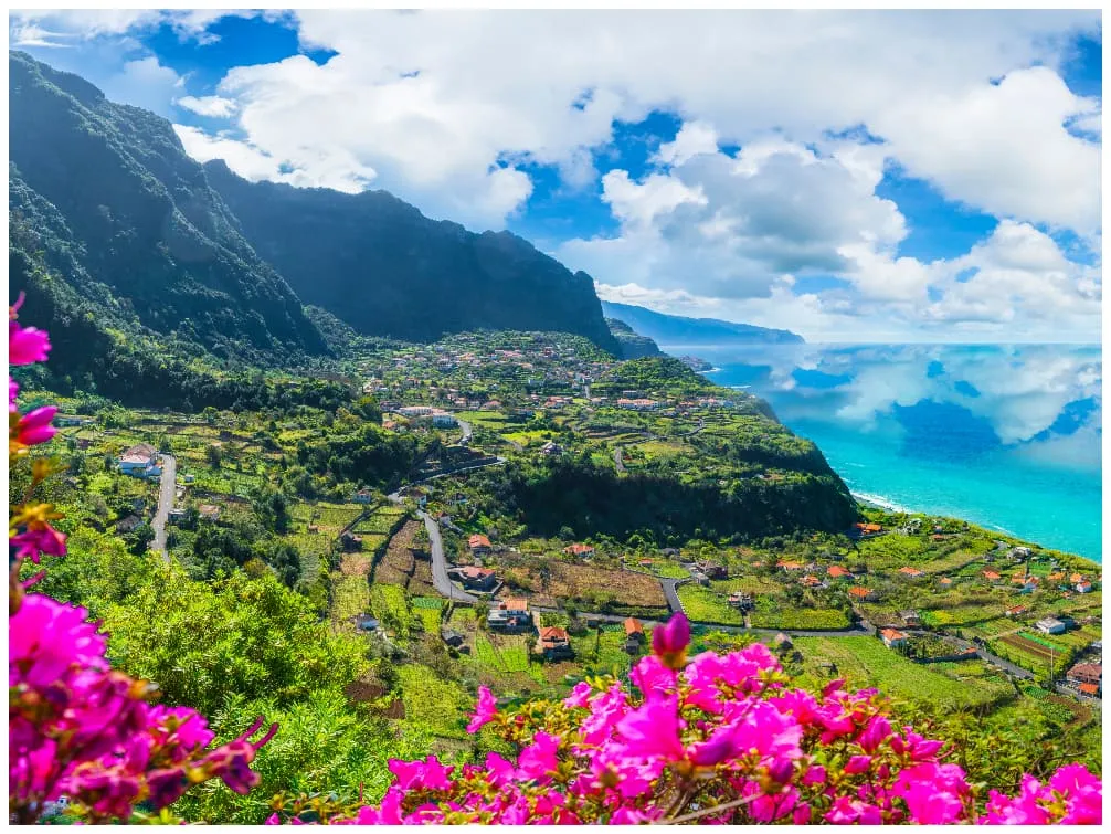 Spektakulärer Ausblick vom Miradouro do Cemitério da Boaventura auf Madeira