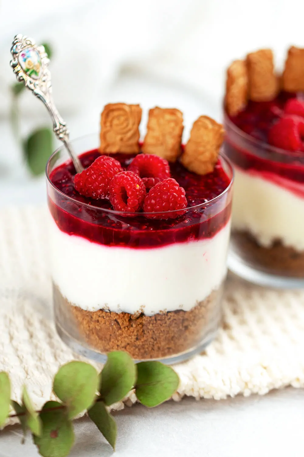 Spekulatius-Dessert mit Quark, Frischkäse, Himbeeren und Spekulatius