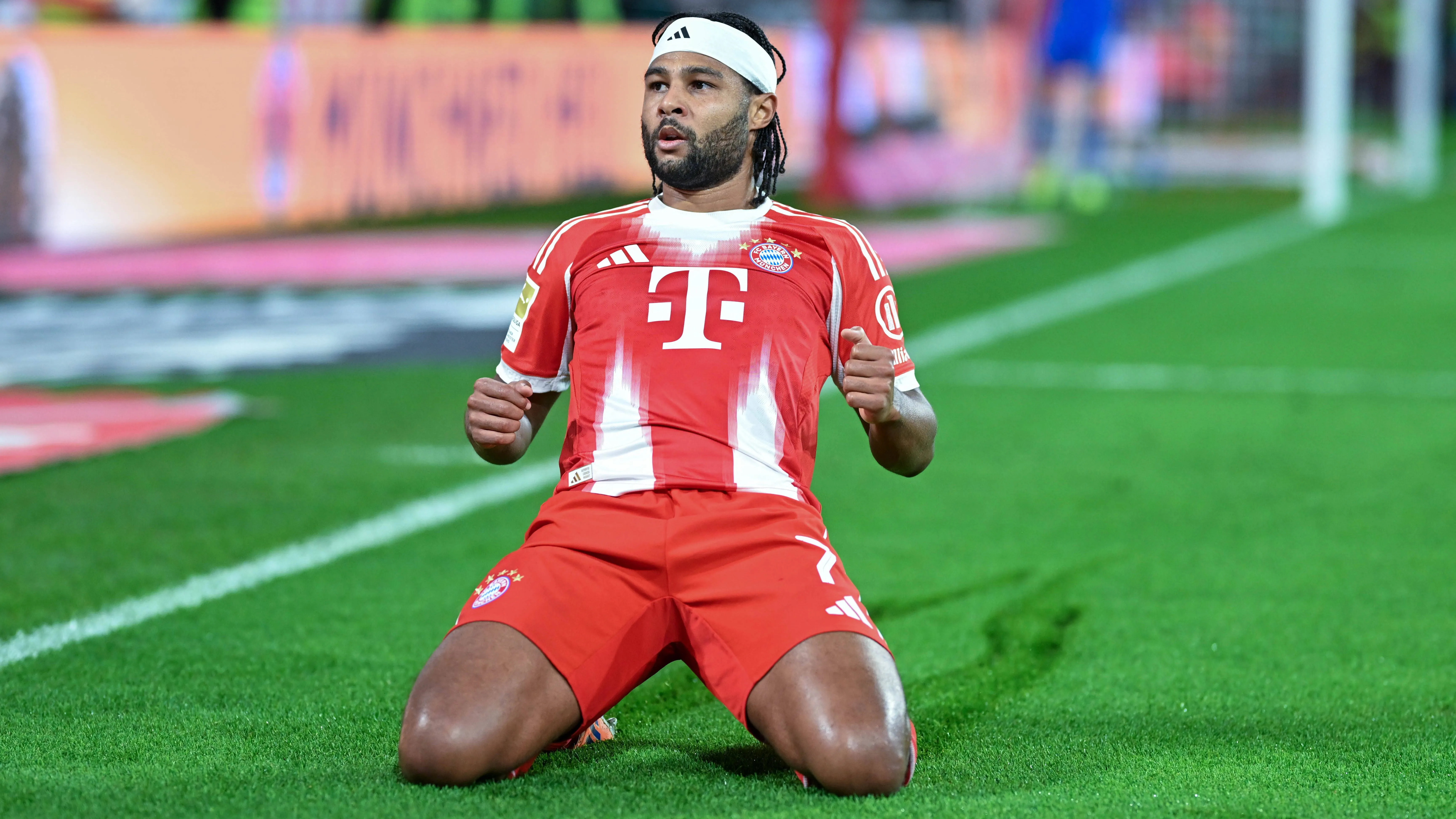 Spieler des FC Bayern München bejubeln einen Sieg in der aktuellen Bundesliga-Saison