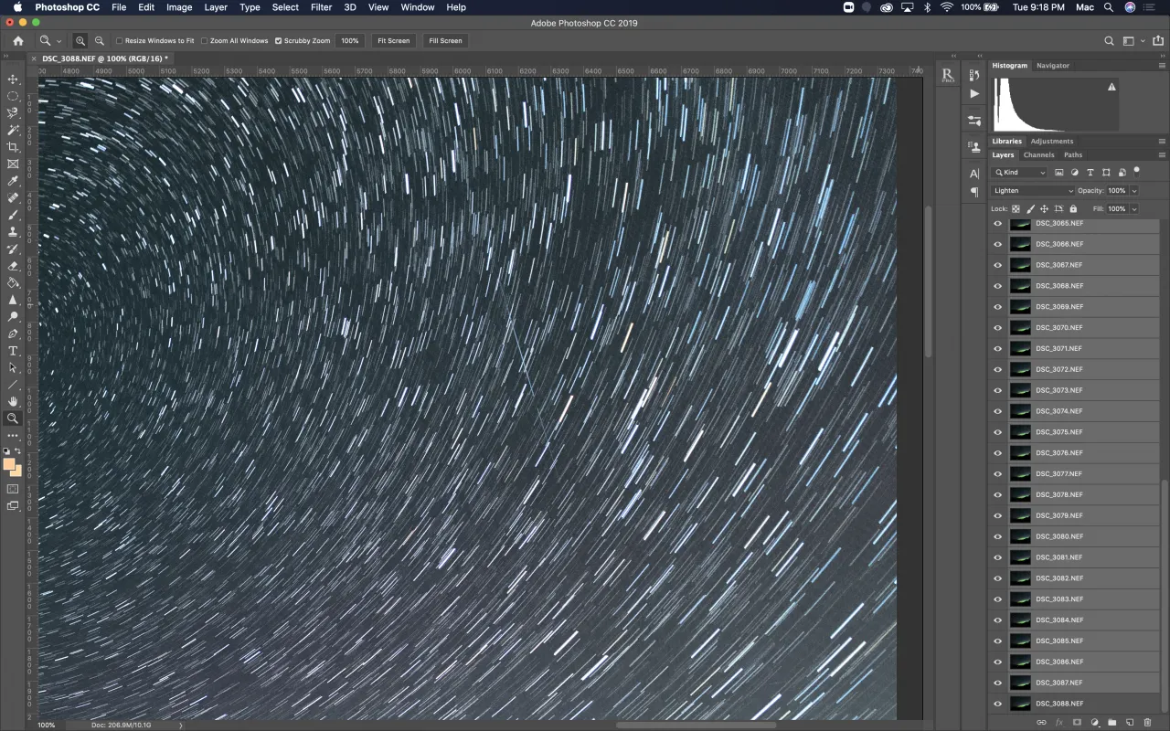 Sternenspur-Tutorial Hineinzoomen auf Satellit in Photoshop