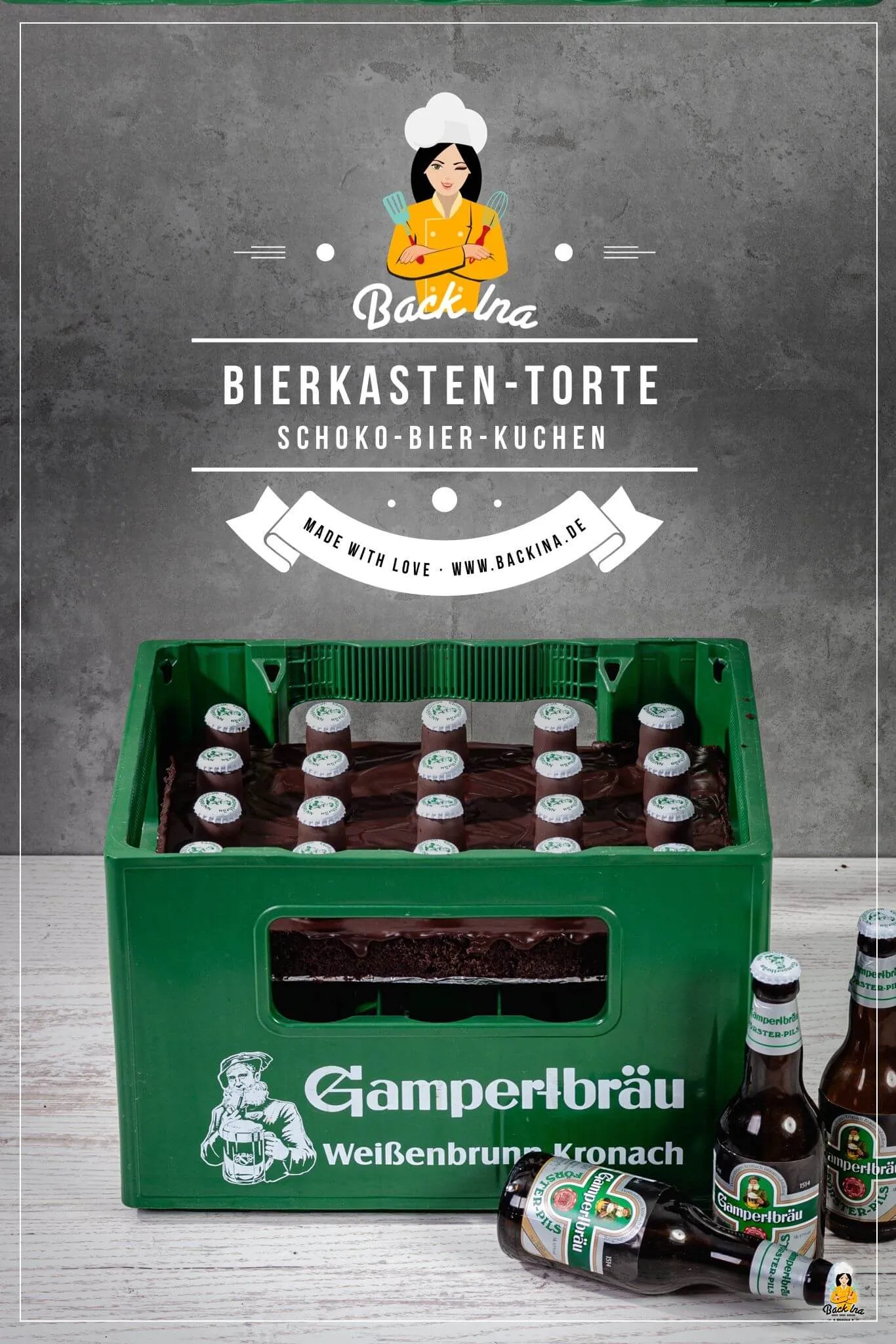 Suchst du eine besondere Torte für einen Bierliebhaber? Die Bierkasten-Torte ist ideal für einen Männergeburtstag. Dabei ist sie einfach und schnell zu bereitet - der Beschenkte wird Augen machen! Der Schoko-Bier-Kuchen schmeckt super lecker und passt perfekt zu dieser Männertorte - wo Bier draufsteht, ist auch Bier drin. | BackIna.de