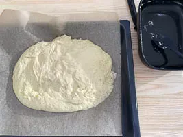 Teig auf Blech formen