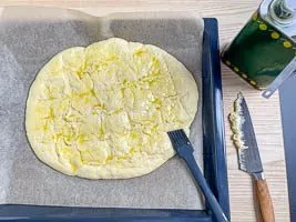 Teig einschneiden und ölen