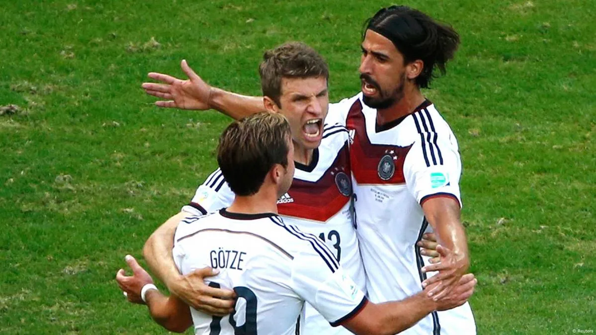 Thomas Müller erzielt sein erstes Tor per Elfmeter gegen Portugal bei der WM 2014