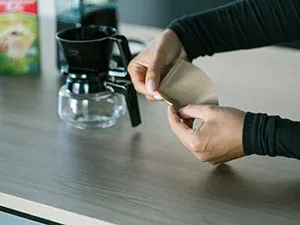 Transparenter Wassertank der Melitta Aromaboy mit klarer Füllstandsanzeige