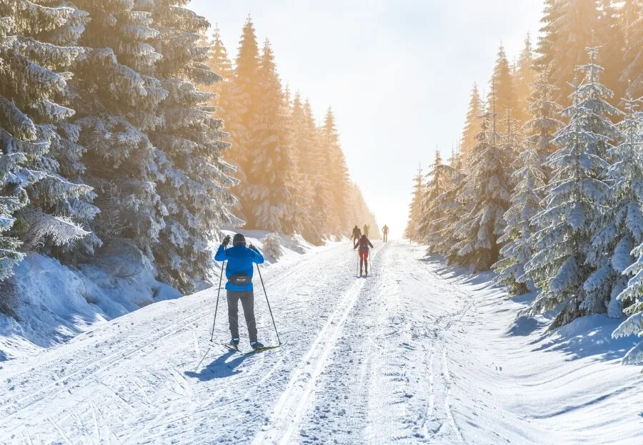 Tschechien im Riesengebirge bietet im Februar günstige Skiurlaub-Optionen und gut präparierte Pisten