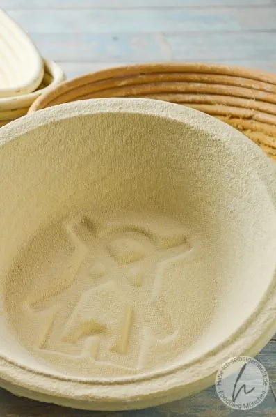 Verschiedene Gärkörbchen, die zur Formgebung und für die letzte Ruhephase des Brotteigs verwendet werden