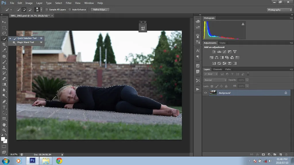 Verwendung des Schnellauswahl-Werkzeugs in Photoshop zur Auswahl eines Motivs