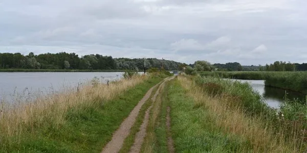 Wanderweg bei Lübeck in Mecklenburg-Vorpommern