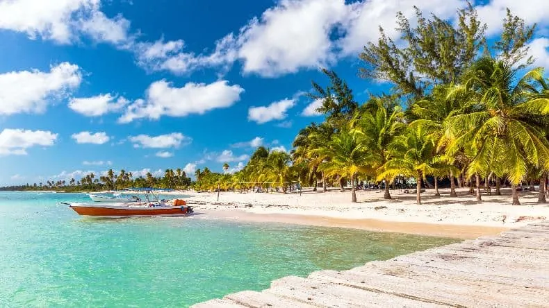 Weißer Sandstrand Bavaro Beach in der Dominikanischen Republik
