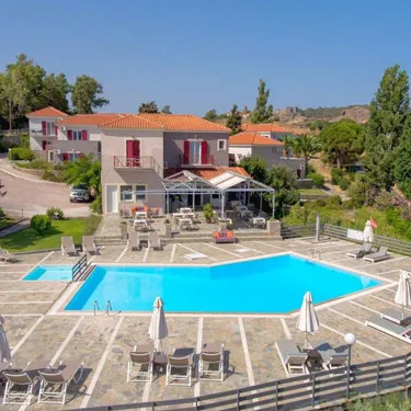 Wohnungen Gorgona in Hanglage mit Pool