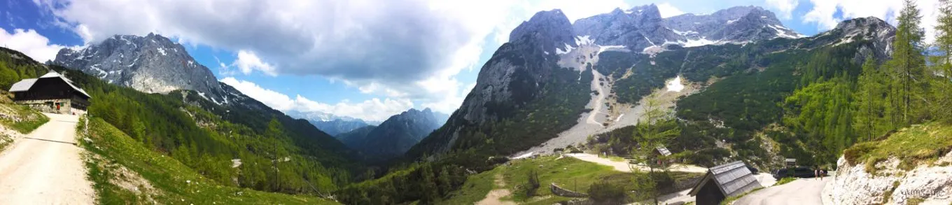 Wunderschöne Berglandschaft des Vršič-Passes in Slowenien, ein beliebter Ort für Wanderer