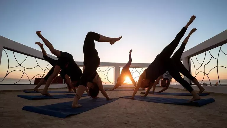 Yoga-Session mit Wellenblick