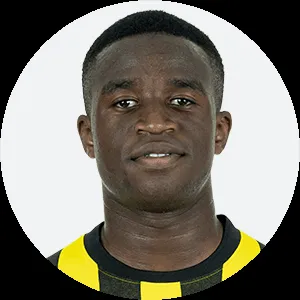 Youssoufa Moukoko beim Schussversuch während eines Fußballspiels