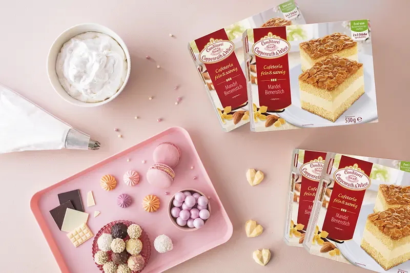 Zuschnitt von Blechkuchen zur Formung der Zahl 0 für den 50. Geburtstag