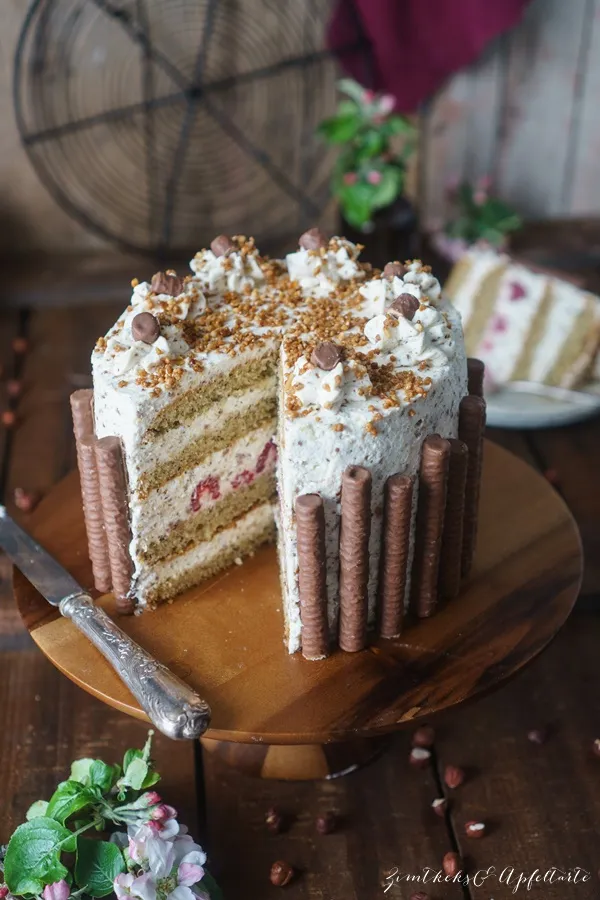 Zutaten für eine einfache Nuss-Sahne-Torte