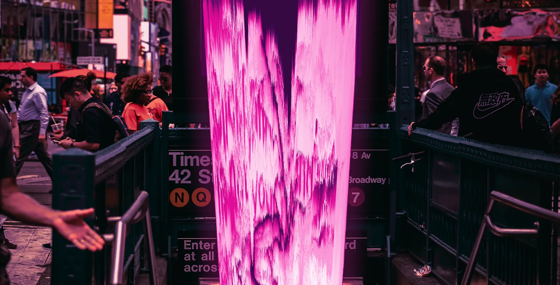 Zweites Beispiel für Pixel-Sortierung, welches starke vertikale Farbverzerrungen und ein abstraktes Muster aufweist