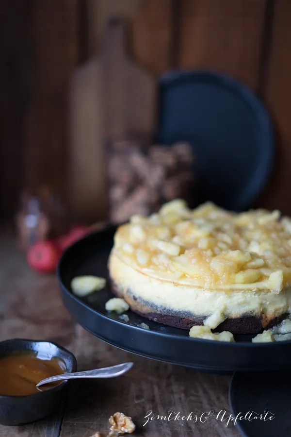 Brownie-Cheesecake mit Bratapfelkompott