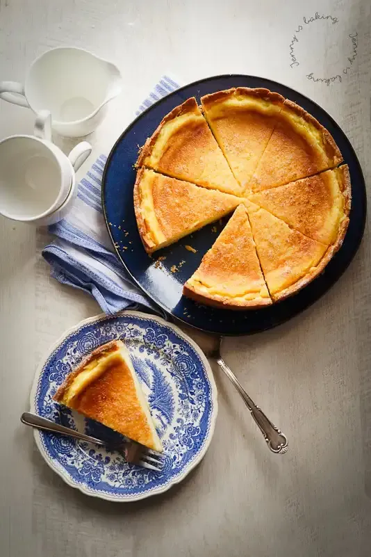 Der fertige Rahmkuchen vor dem Anschneiden