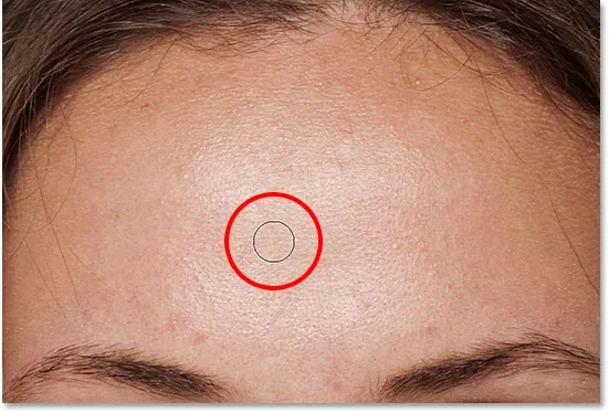 Der zweite Hautmakel ist nach dem Klick mit dem Bereichsreparatur-Pinsel verschwunden