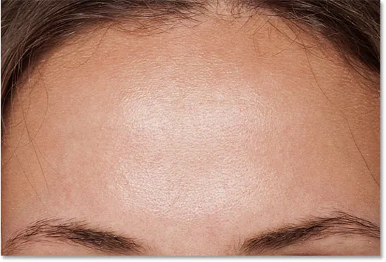 Die Unreinheiten auf ihrer Stirn wurden mit dem Bereichsreparatur-Pinsel entfernt