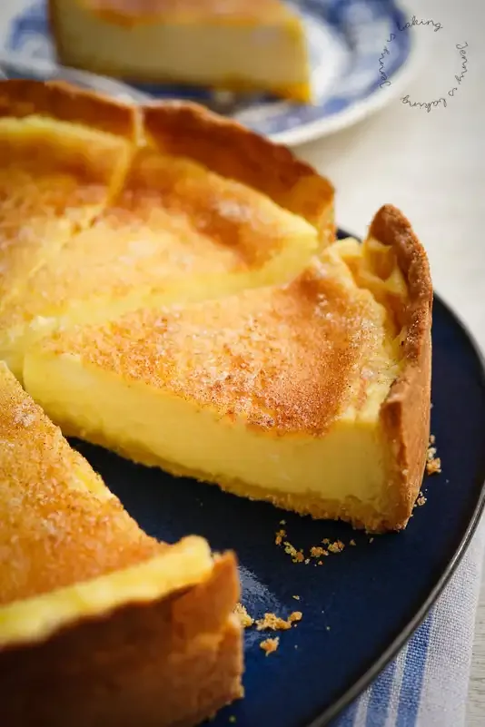 Einfacher Rahmkuchen mit Zuckerkruste