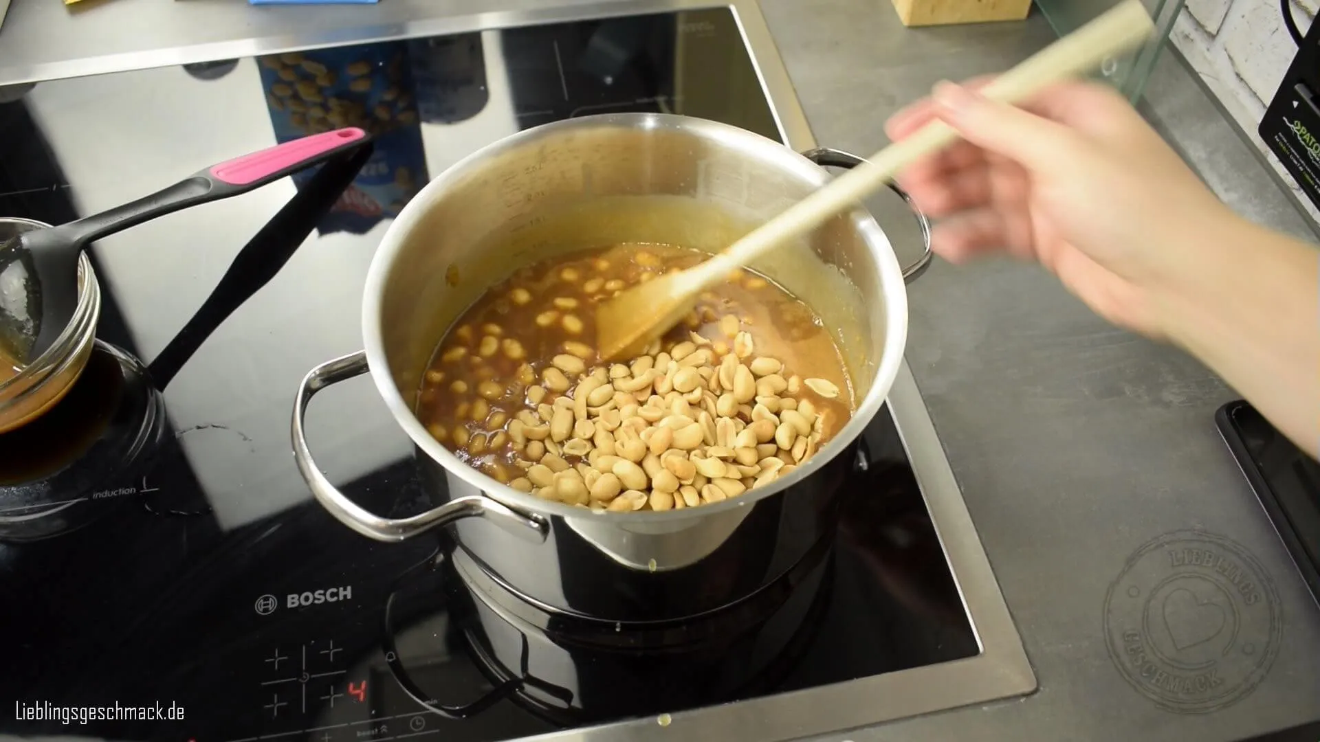 Erdnuss-Karamell-Mischung