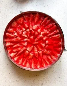 Fertiger Erdbeerkuchen mit Tortenguss