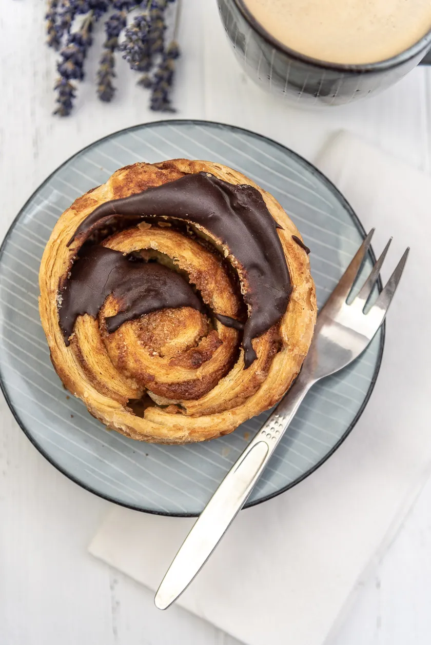 Kanelsnegle mit Schokolade