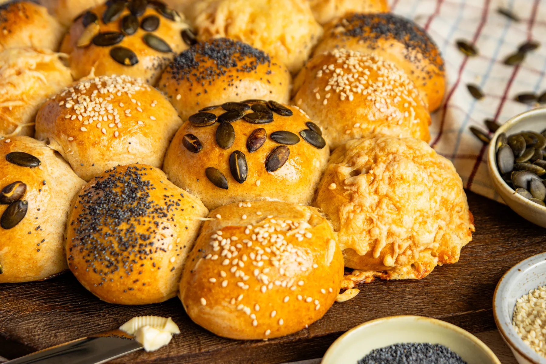 Partysonne mit Kernen und Käse