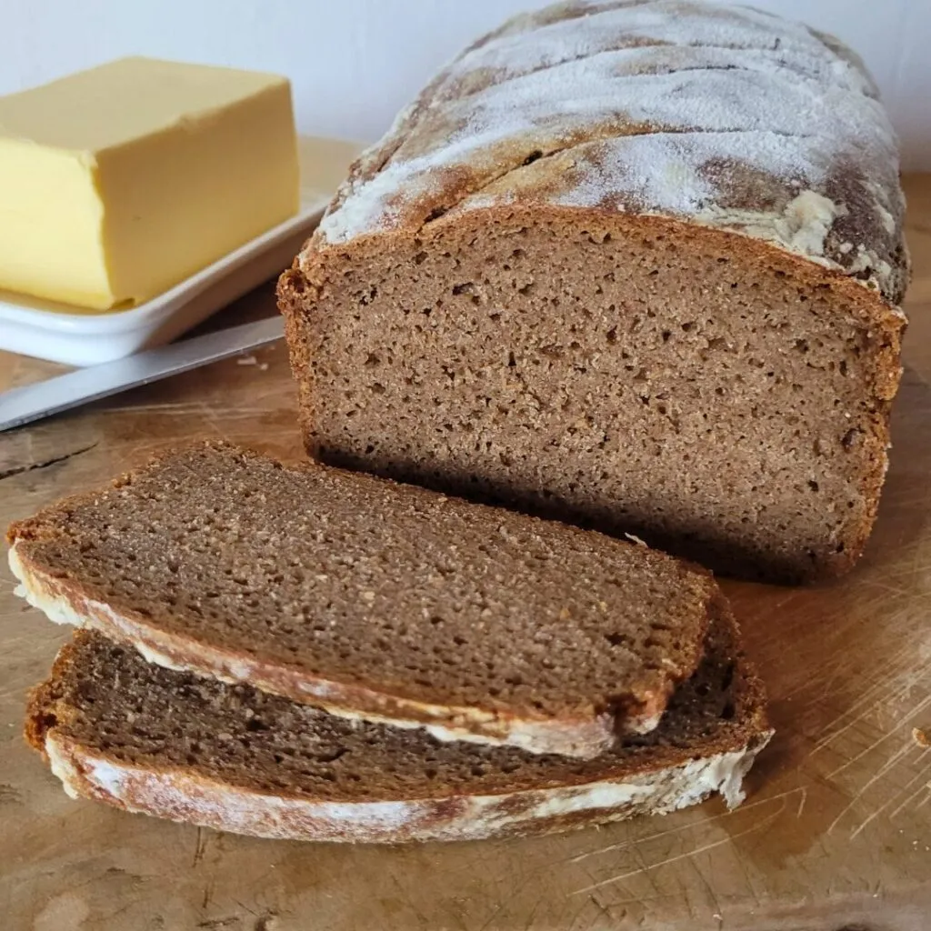 Roggenvollkornbrot mit Sauerteig
