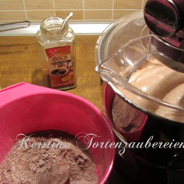 Schnittbild des Schoko-Eierlikörkuchens