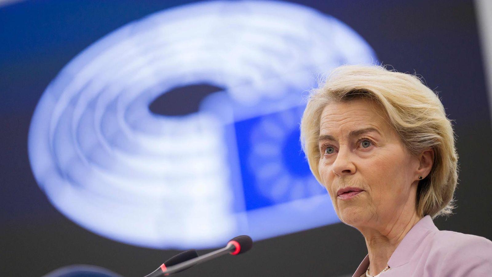 Abstimmungsergebnis eines Misstrauensvotums im Europäischen Parlament, mit dem Fokus auf das "Nein" gegen Ursula von der Leyen