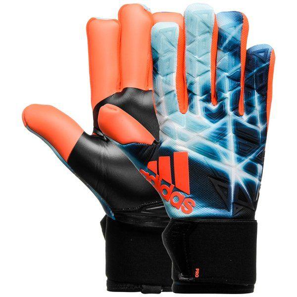 Adidas Predator Manuel Neuer Torwarthandschuhe in Aktion auf dem Fußballfeld