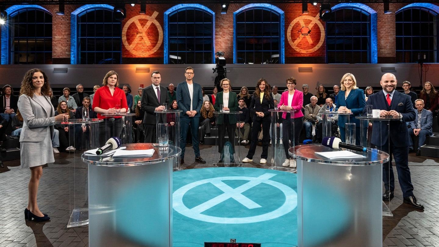 Angela Merkel hält eine Rede vor Publikum in Baden-Baden, Deutschland