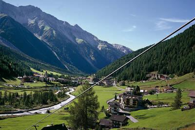 Angela Merkel beim Wandern in Südtirol, die Kanzlerin genießt ihren Urlaub in den Bergen