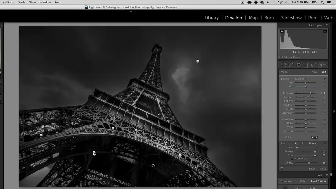 Anwendung des negativen Pinsels auf die Unterseite des Turms