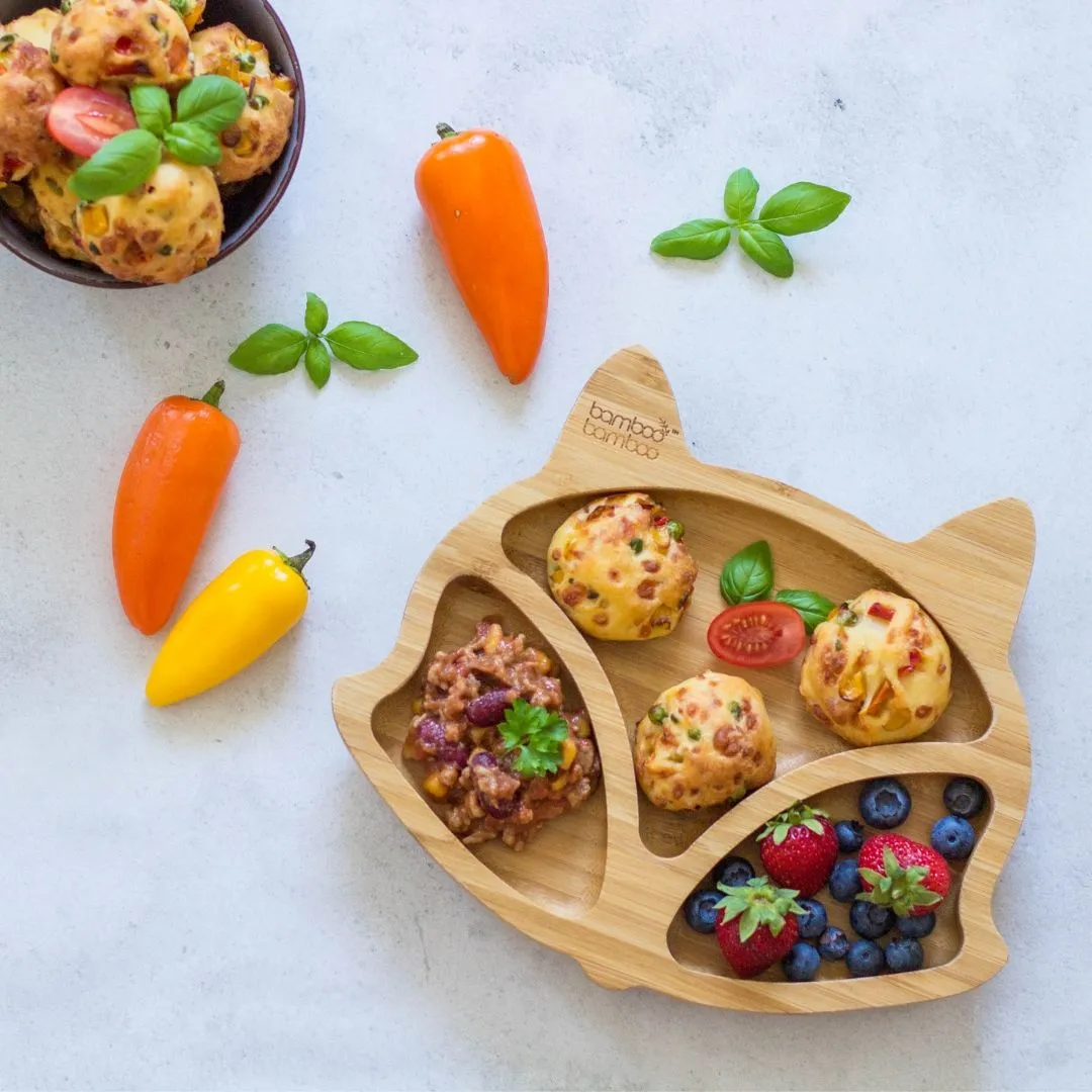 Beispiel für eine gut gefüllte Kinder-Lunchbox mit Obst und Gemüse.