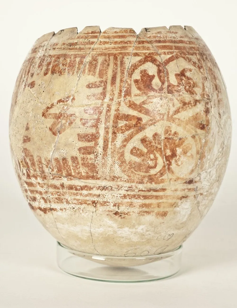 Bemaltes Straußenei aus der punischen Nekropole von Villarricos (Spanien).