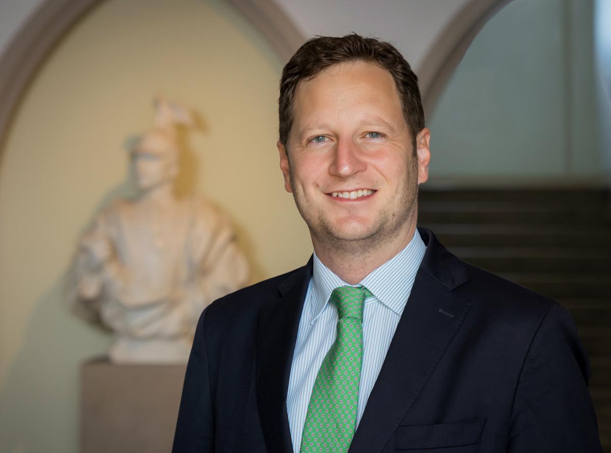 Familie stößt zu Hause auf den Tag des deutschen Bieres 2020 an