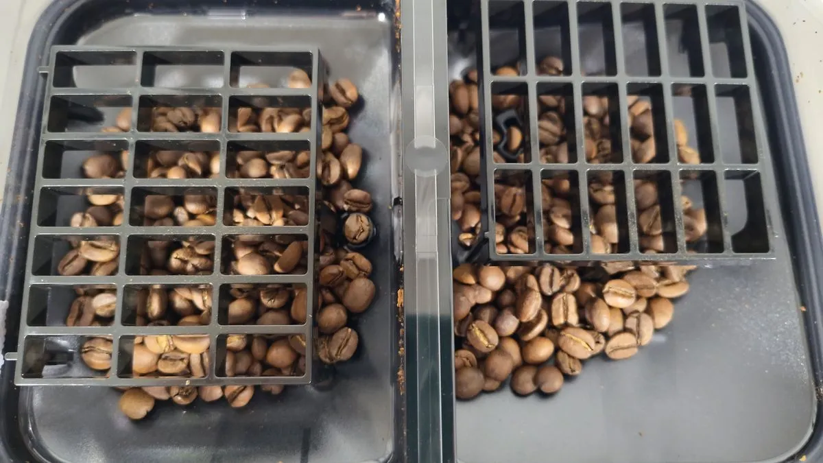 Bohnen im Siemens EQ900 Plus Kaffeemaschine